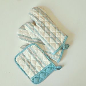 Turquoise blue and White Pot Holders